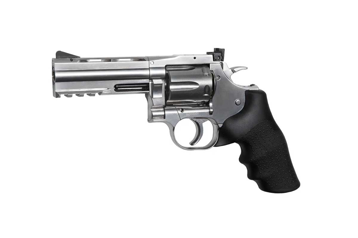 Dan Wesson 4" 715 revolver